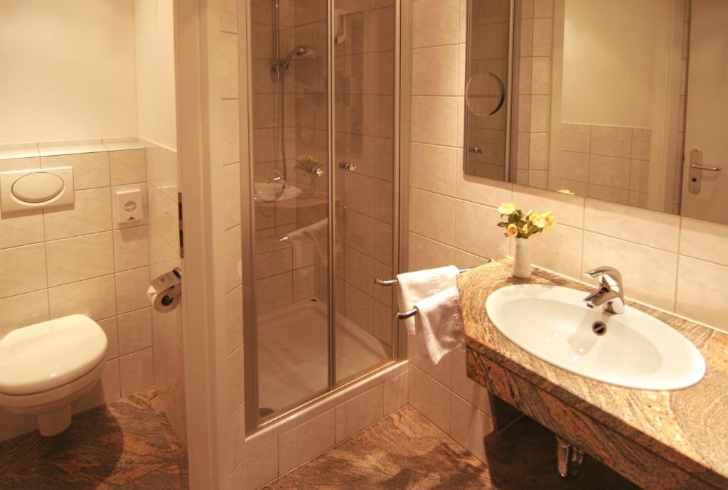Hotel St. Georg Regensburg Quarto foto
